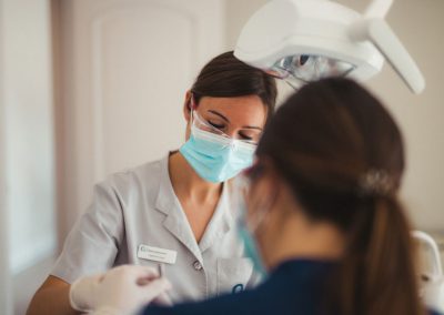 haciendo-higiene-dental